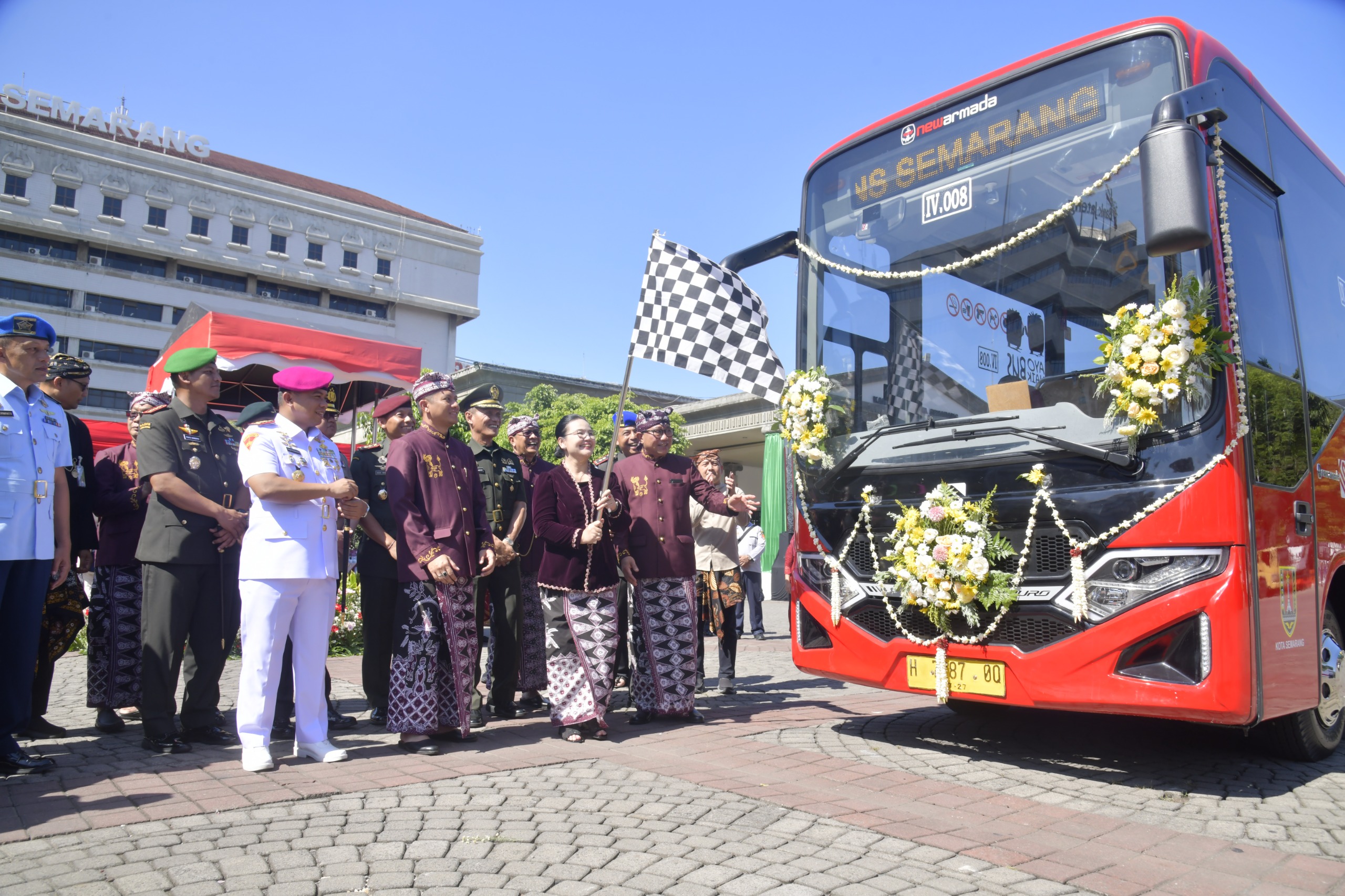 foto Berita Kurangi Cumi Cumi Darat 41 Armada BRT Trans Semarang Diremajakan